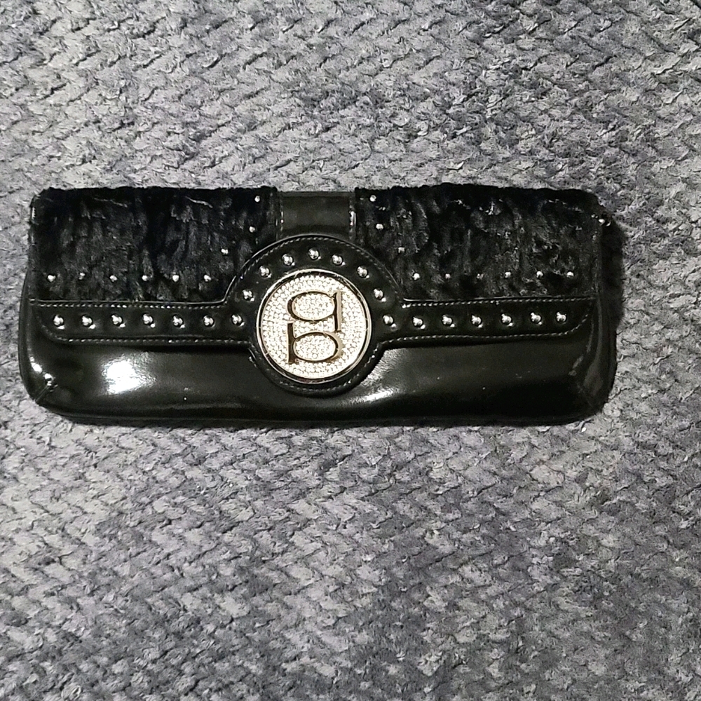 Bebé clutch in black patent leather